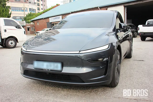 Tesla Model Yのカーフィルム施工事例｜費用目安・仕上がり 施工写真 2
