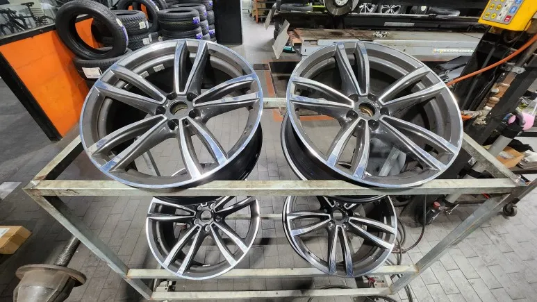 BMW 6GT wheel repair - BMW 6GT Wheel Repair & Refinishing Review — Glossy Black Transformation photo 4