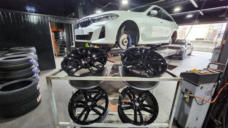 BMW 6GT wheel repair - BMW 6GT Wheel Repair & Refinishing Review — Glossy Black Transformation photo 5