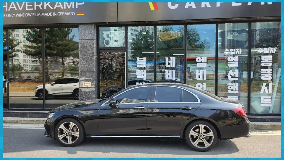 Mercedes-Benz E-Class ambient lighting - Mercedes-Benz E-Class Ambient Lighting Review — Enhanced Interior photo 3