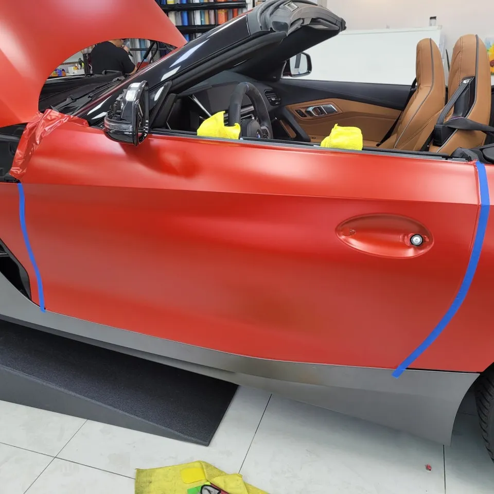 BMW Z4 カーラッピング事例｜スモーリングレッドの費用と仕上がり 施工写真 2-1