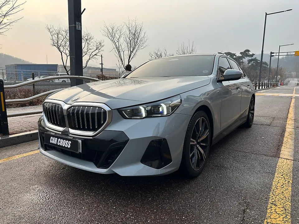 BMW 5 Series vinyl wrap - BMW 5 Series Vinyl Wrap Review: Cost & Results photo 2
