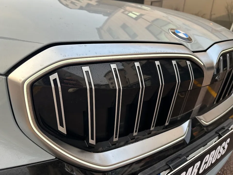 BMW 5 Series vinyl wrap - BMW 5 Series Vinyl Wrap Review: Cost & Results photo 3