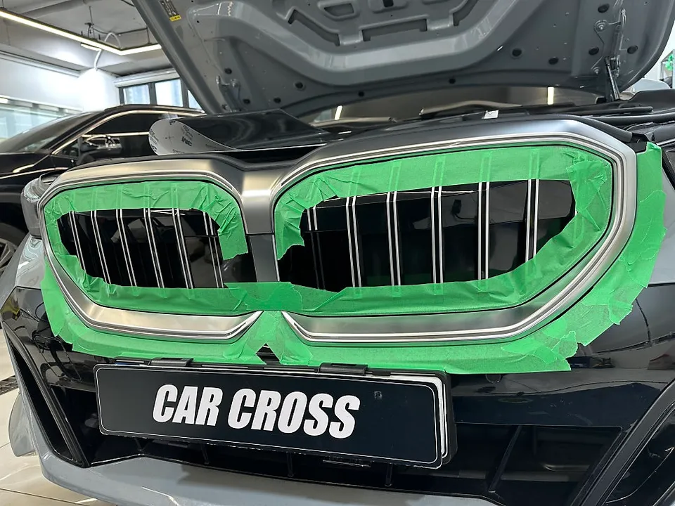 BMW 5 Seriesのカーラッピング事例|実例と費用目安 施工写真 4-2