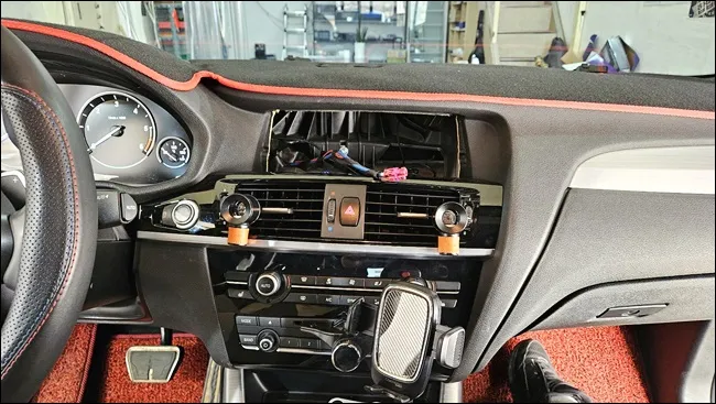 BMW X4のAndroid Auto・CarPlay取付事例 施工写真 2