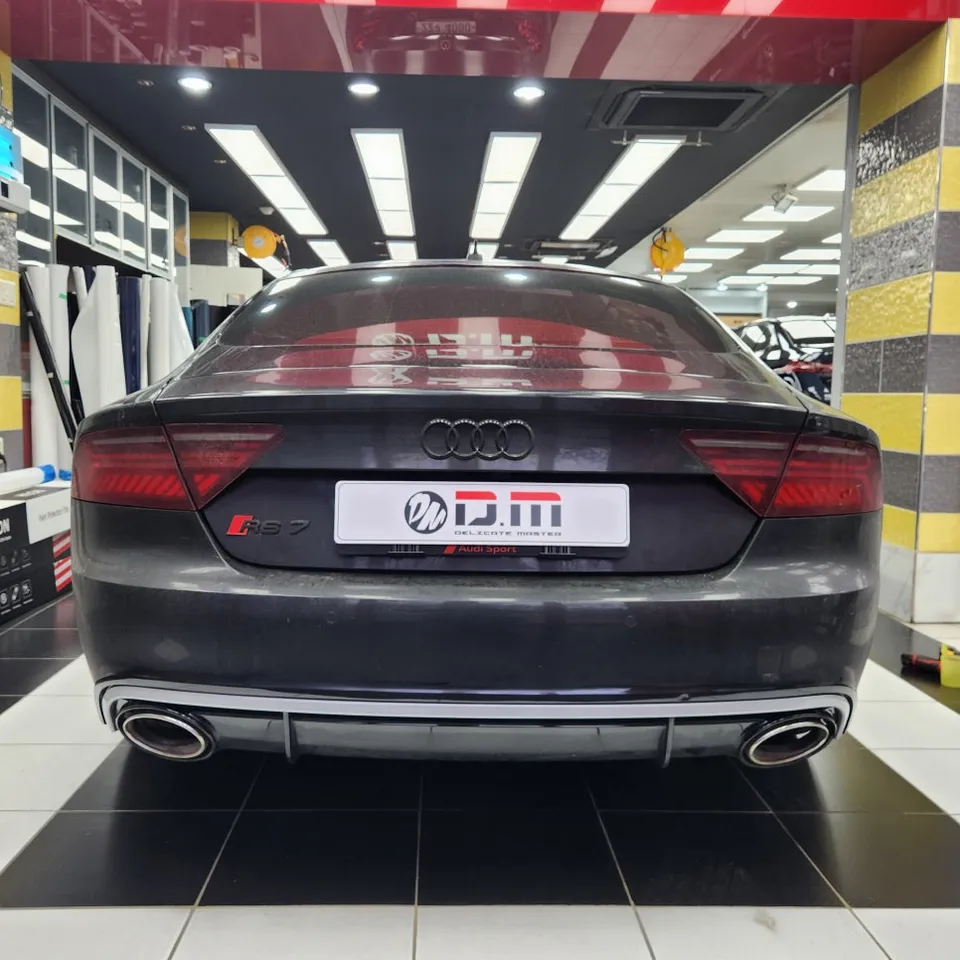 Audi A7のカーラッピング事例 施工写真 2-1