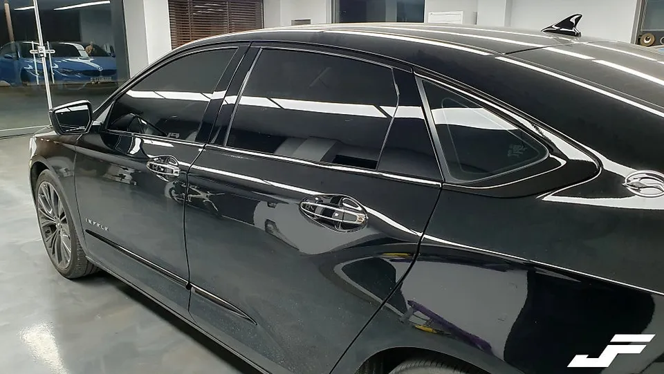 シボレー・インパラのカーラッピング事例|クローム除去で印象激変 施工写真 1-3