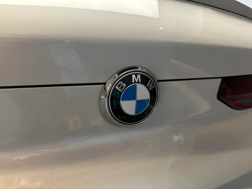 BMW X6のカーラッピング事例｜ブラックポイントで洗練された印象に 施工写真 4-1