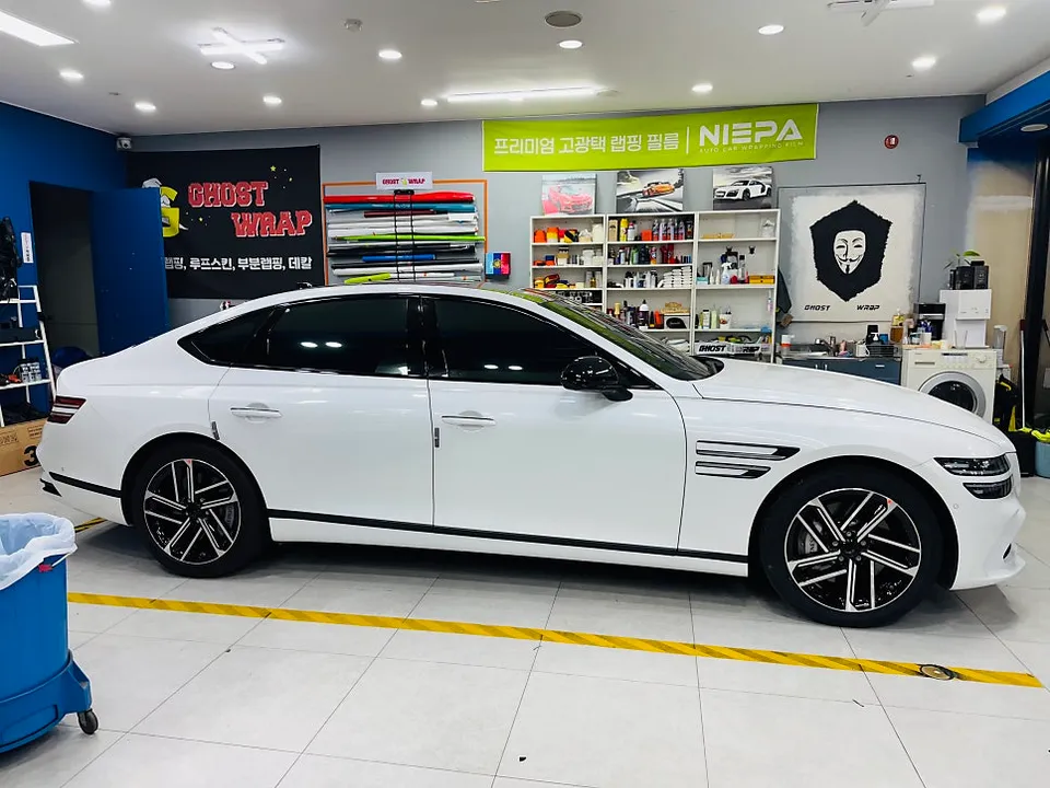 Genesis G80 vinyl wrap - Genesis G80 Wheel Wrap Review: Black Edition Style photo 4
