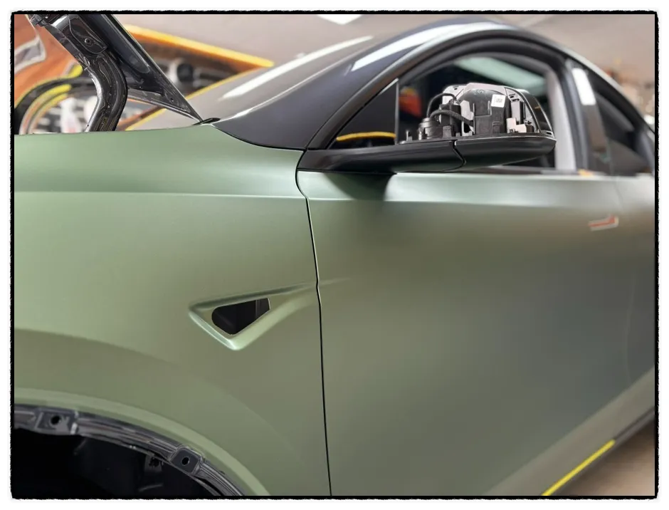 Tesla Model Yのカーラッピング事例｜費用目安・仕上がり 施工写真 2-3