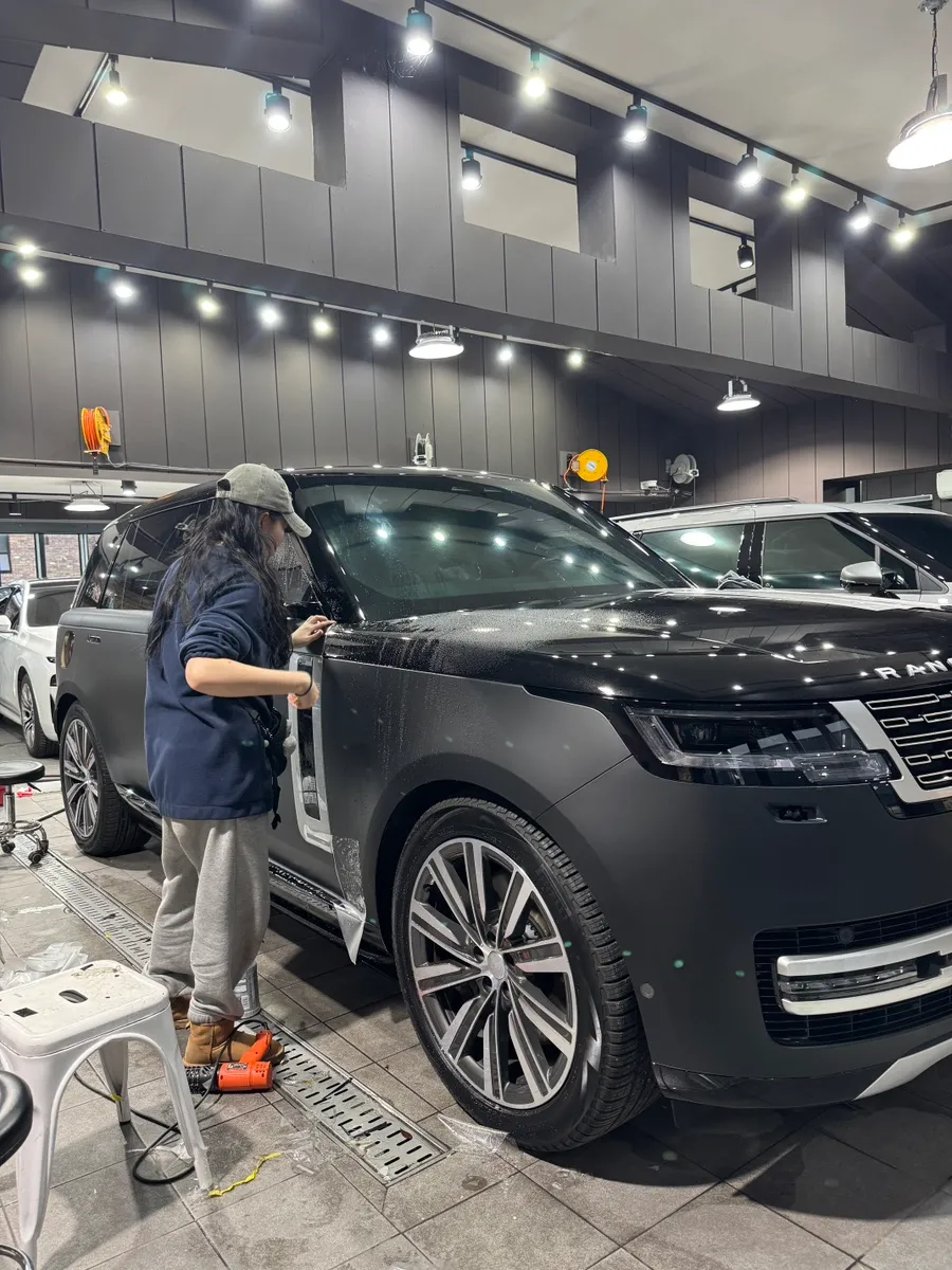 レンジローバーヴォーグのPPF施工事例|無光PPFとフロントガラス保護 施工写真 3-2