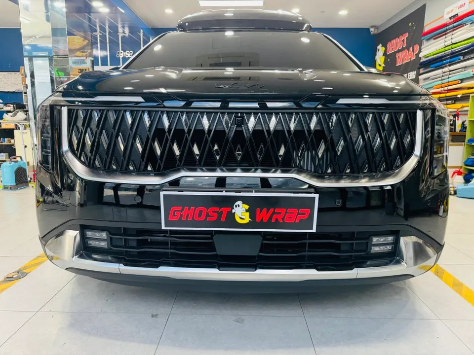Kia Carnivalのカーラッピング事例｜クローム除去・ホイールラッピング 施工写真 2-1