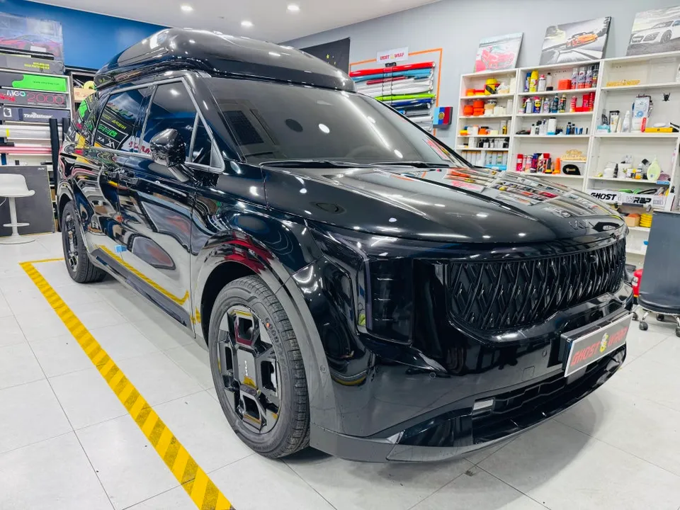 Kia Carnivalのカーラッピング事例｜クローム除去・ホイールラッピング 施工写真 3-3