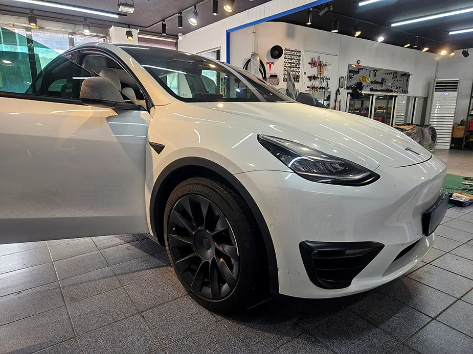 Tesla Model Y ambient lighting installation result