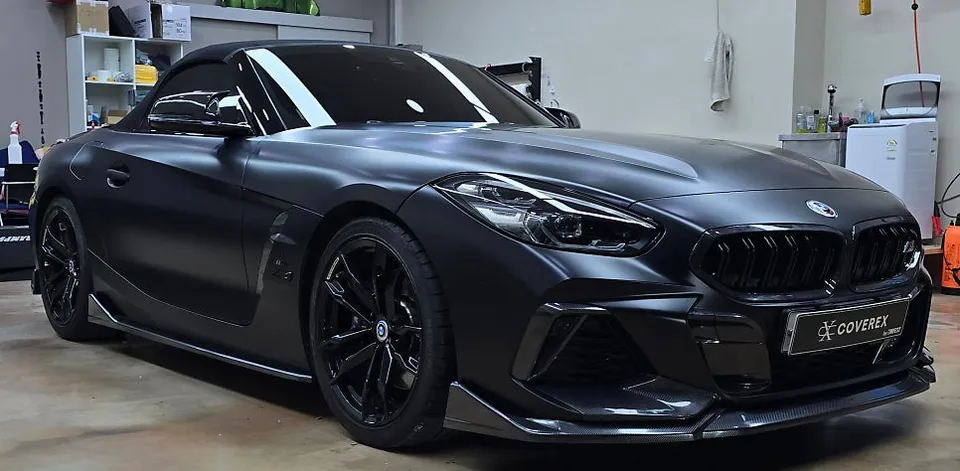 BMW Z4のカーラッピング事例|サテンブラックの高級感 施工写真 2-1