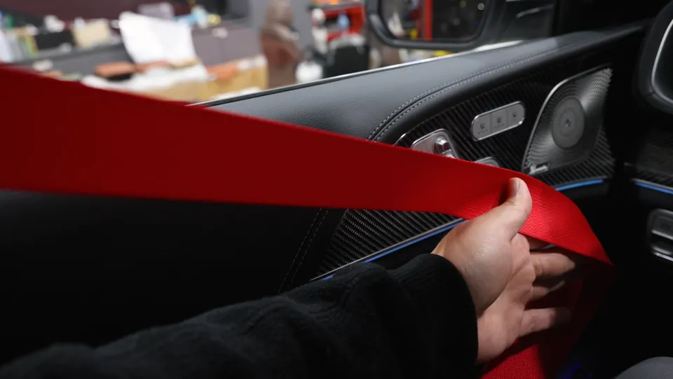 Mercedes-Benz GLE53 AMG C167 interior customization - Mercedes-Benz GLE53 AMG Interior Customization: Red Seatbelts photo 6