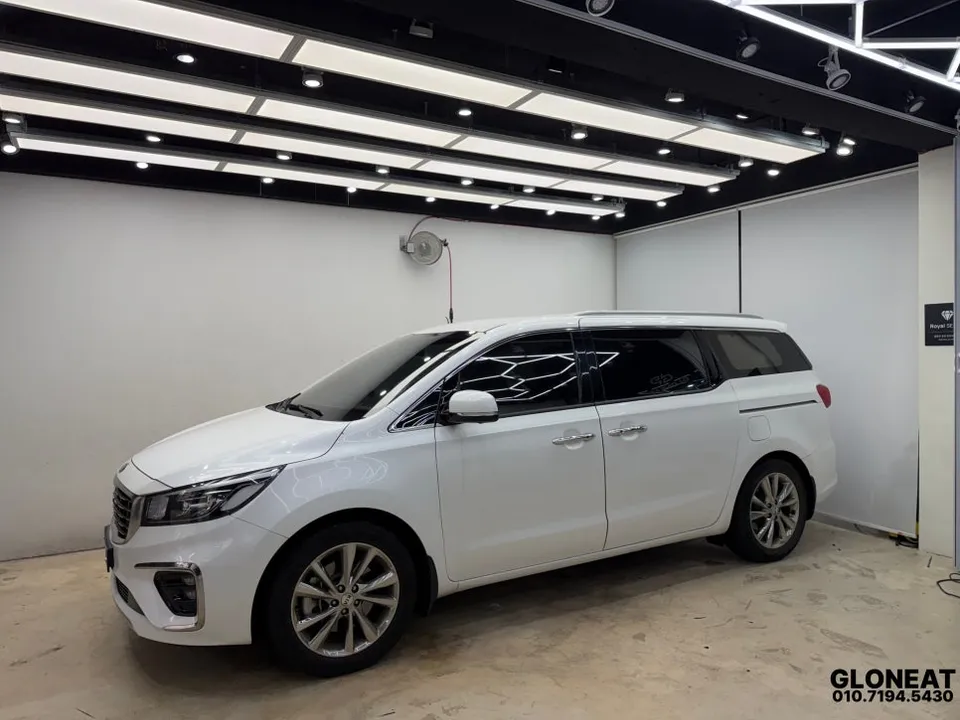 Kia Carnival window tinting installation result