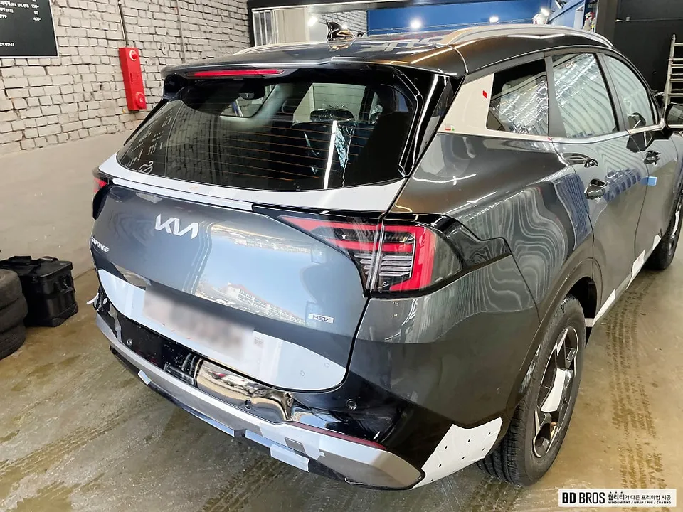 Kia Sportageのカーフィルム施工事例|費用目安・仕上がり 施工写真 1-2