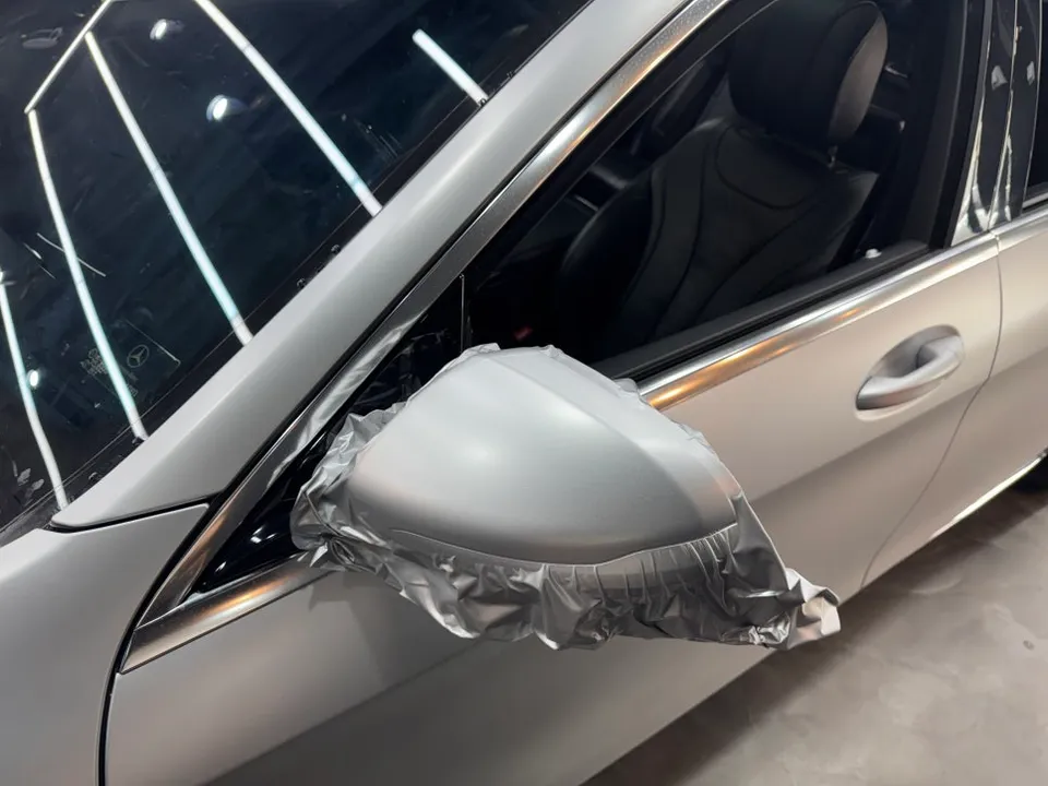 W222 Sクラスのカーラッピング事例｜サテンシルバーメタリック 施工写真 1-3