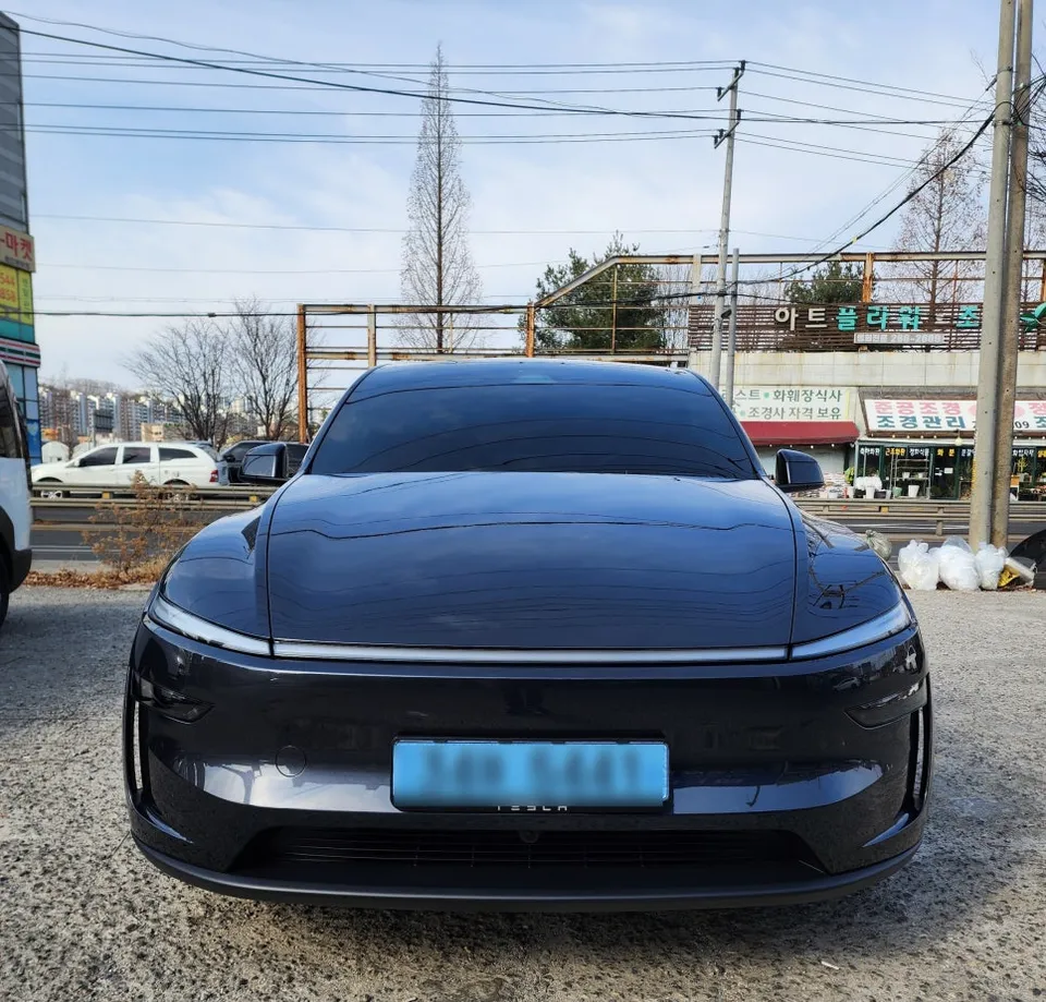 Tesla Model YのPPF施工事例|費用目安と仕上がり 施工写真 1-2