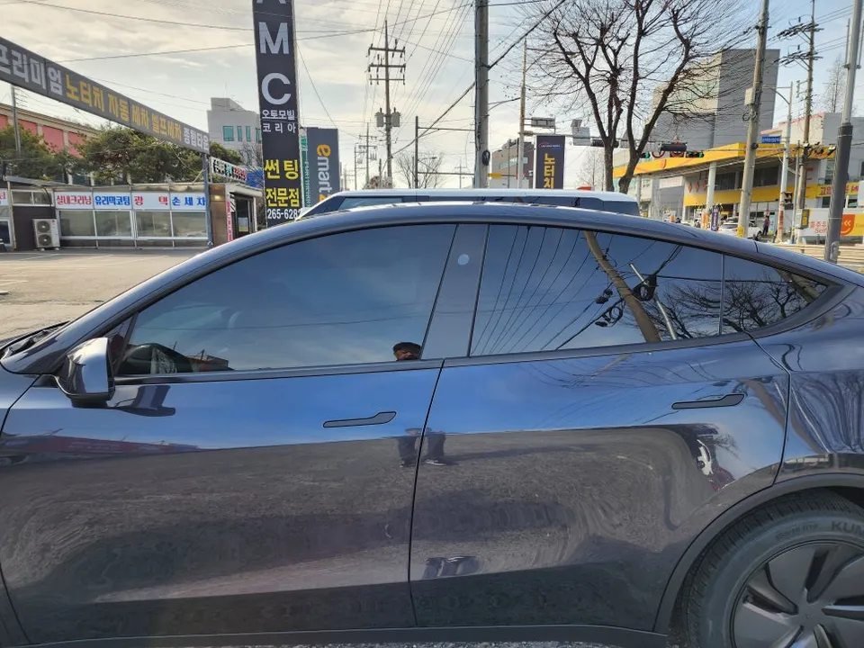Tesla Model YのPPF施工事例|費用目安と仕上がり 施工写真 1-3