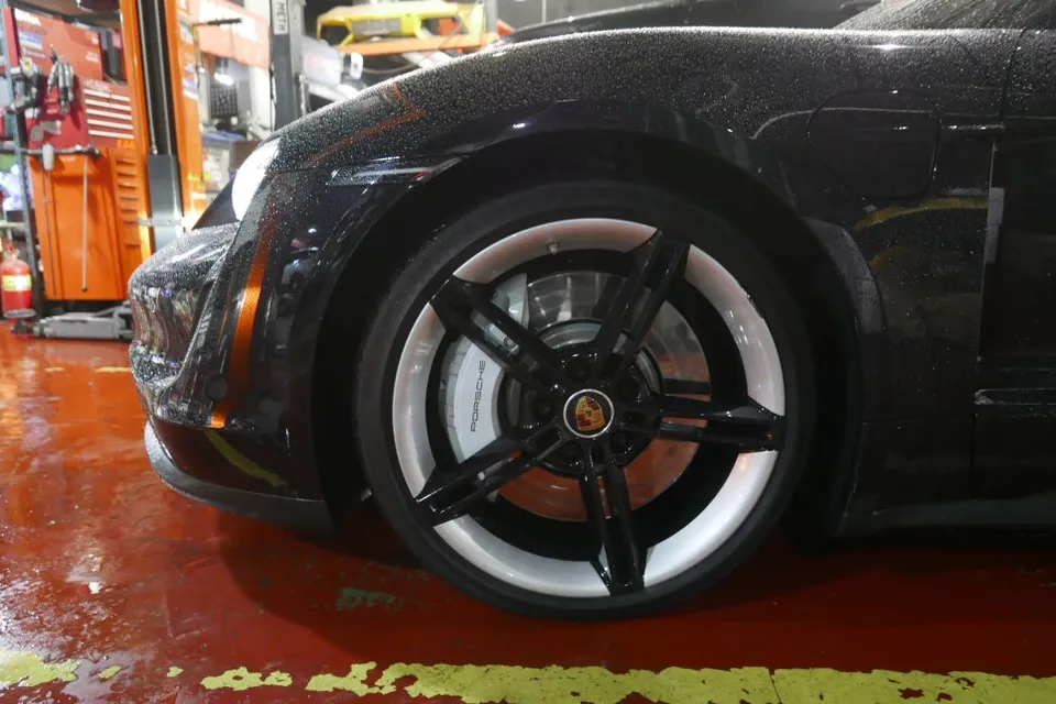 Porsche Taycan wheel repair installation result