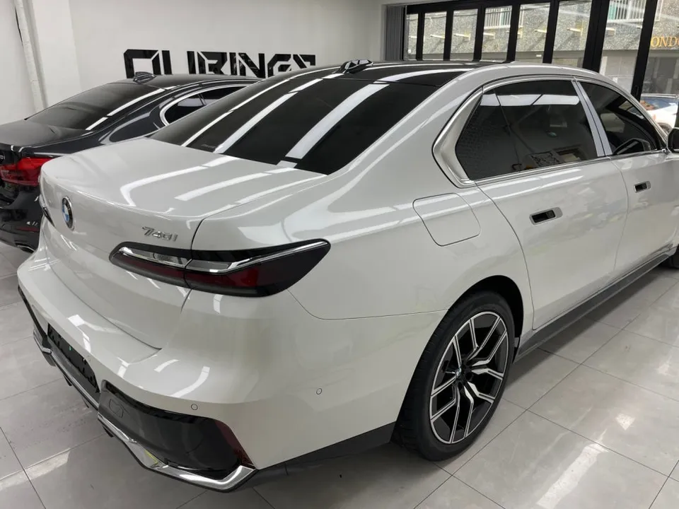 BMW 7 Series G11/G12のカーラッピング事例 施工写真 4-1