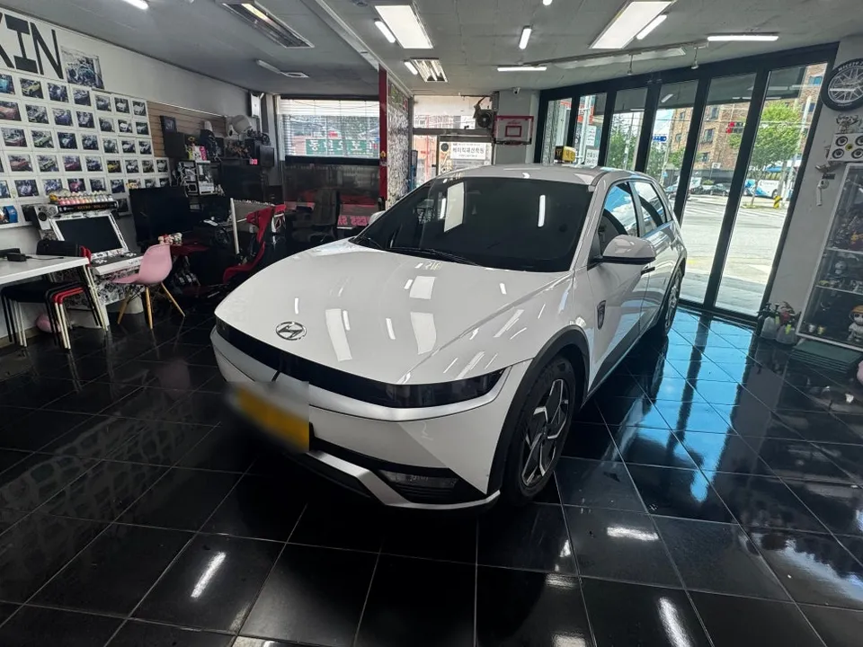 Hyundai IONIQ 5のカーラッピング事例|費用目安・仕上がり 施工写真 1-2
