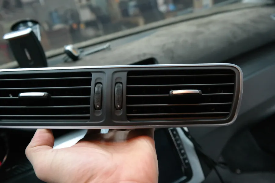 Volkswagen Passat ambient lighting - Volkswagen Passat Ambient Lighting Upgrade Review photo 3