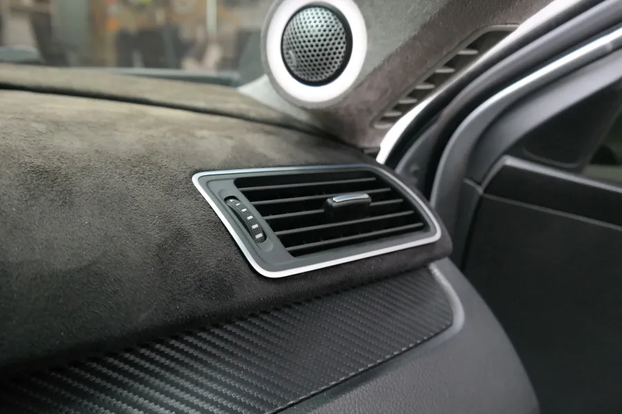 Volkswagen Passat ambient lighting - Volkswagen Passat Ambient Lighting Upgrade Review photo 4