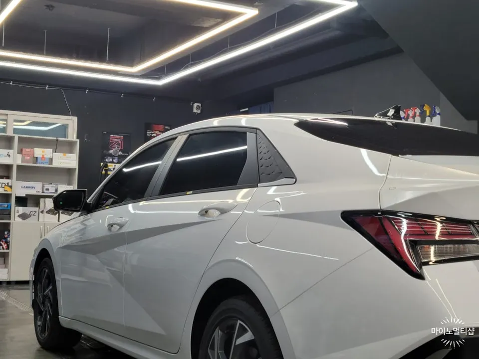 Hyundai Elantra CN7のカーフィルム施工事例｜費用目安・仕上がり 施工写真 1-3