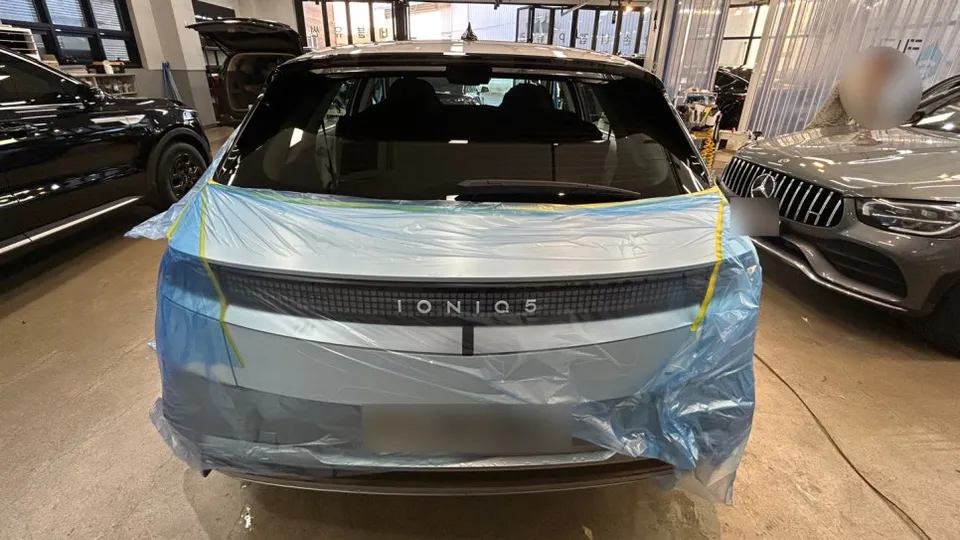 Hyundai IONIQ 5のカーフィルム施工事例｜エメラルド色の仕上がり 施工写真 3-1