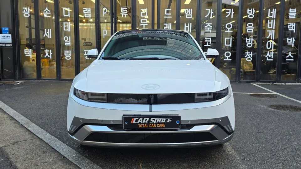 Hyundai IONIQ 5のカーフィルム施工事例｜エメラルド色の仕上がり 施工写真 3-2