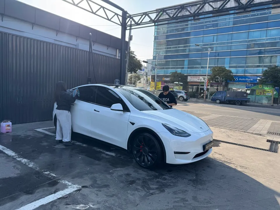 Tesla Model Y PPF施工事例｜費用目安と仕上がり 施工写真 1-2