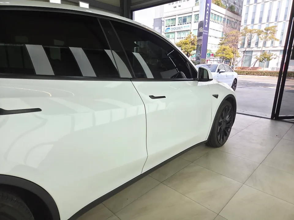 Tesla Model Y PPF施工事例｜費用目安と仕上がり 施工写真 1-3