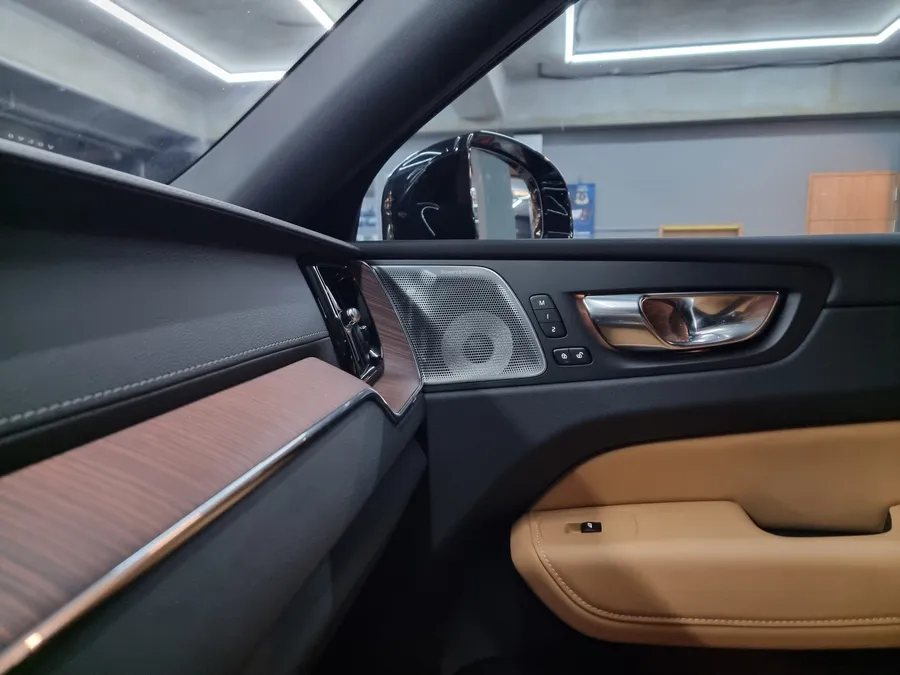 Volvo XC60 dash cam - Volvo XC60 Dash Cam Installation Review photo 4