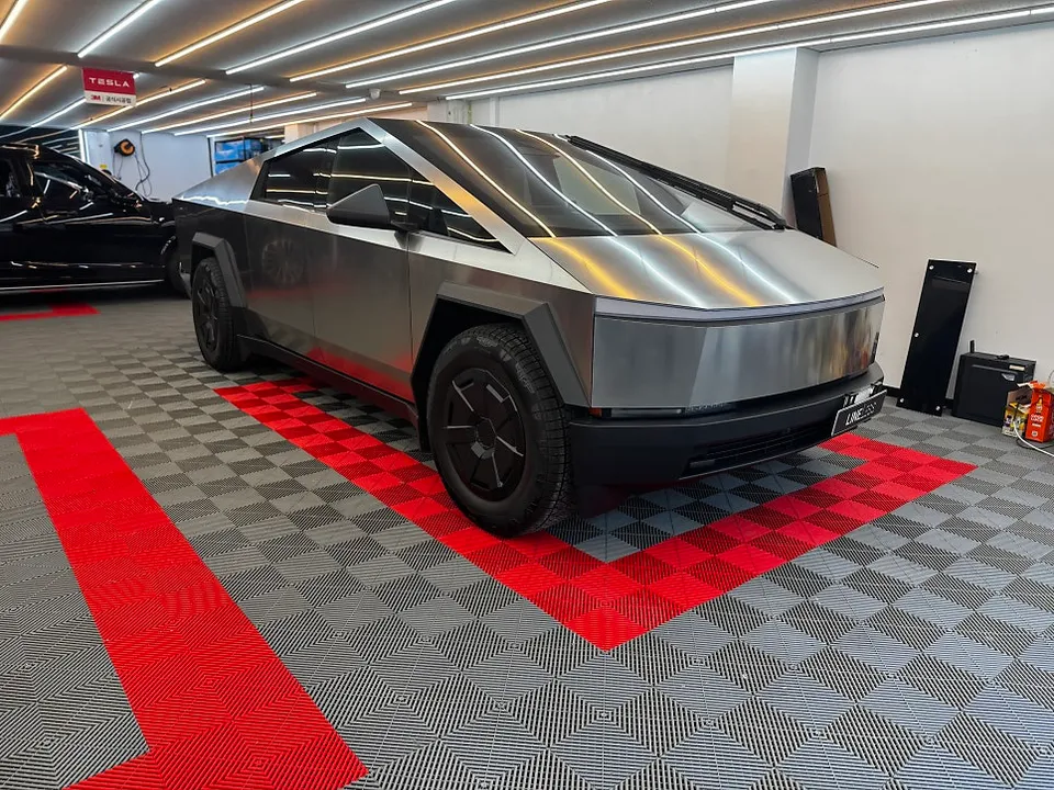 Tesla CybertruckのPPF施工事例|無光フィルム 施工写真 1-1