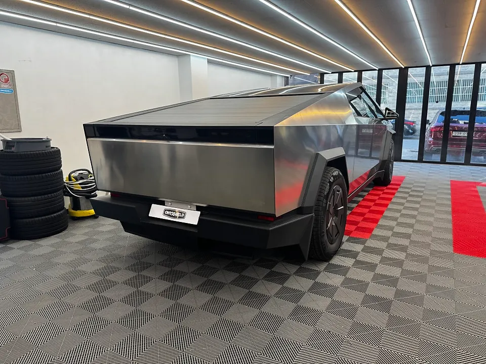 Tesla CybertruckのPPF施工事例|無光フィルム 施工写真 3-1