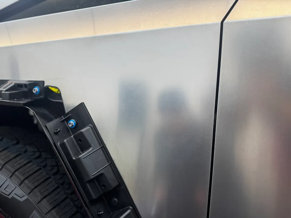 Tesla CybertruckのPPF施工事例|無光フィルム 施工写真 1-3