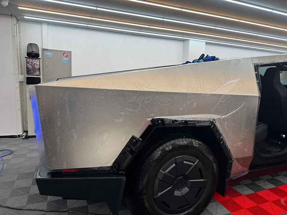 Tesla CybertruckのPPF施工事例|無光フィルム 施工写真 3-3