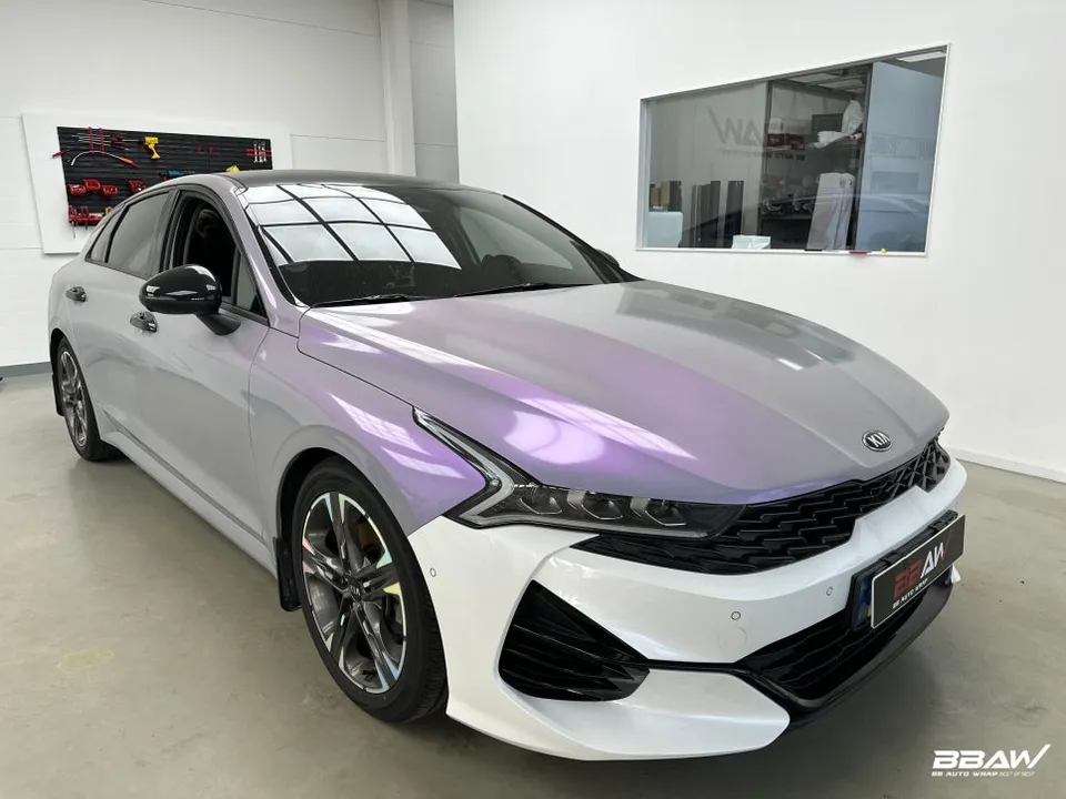 Kia K5 DL3のカーラッピング事例｜プログメタルシルバー 施工写真 2-1