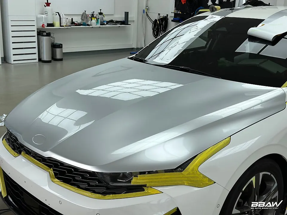 Kia K5 DL3のカーラッピング事例｜プログメタルシルバー 施工写真 1-3