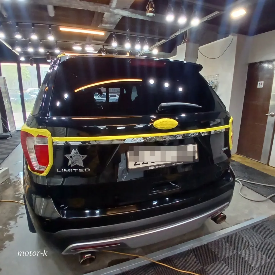 Ford Explorerのガラスコーティング事例 施工写真 6