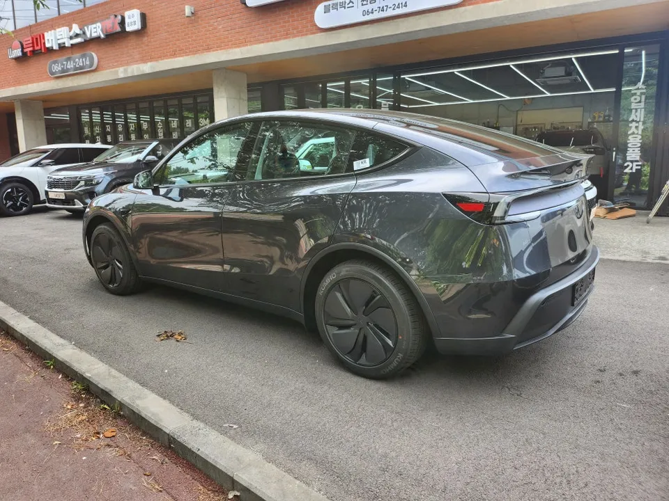 Tesla Model Y PPF施工事例|費用目安と仕上がり 施工写真 2-1
