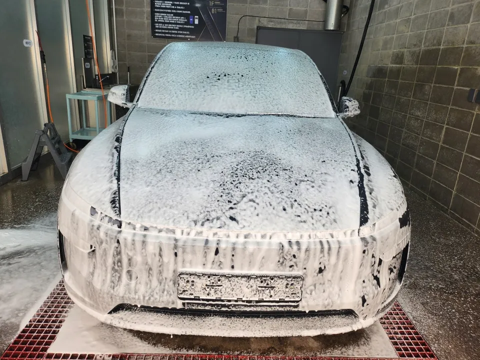 Tesla Model Y PPF施工事例|費用目安と仕上がり 施工写真 1-2