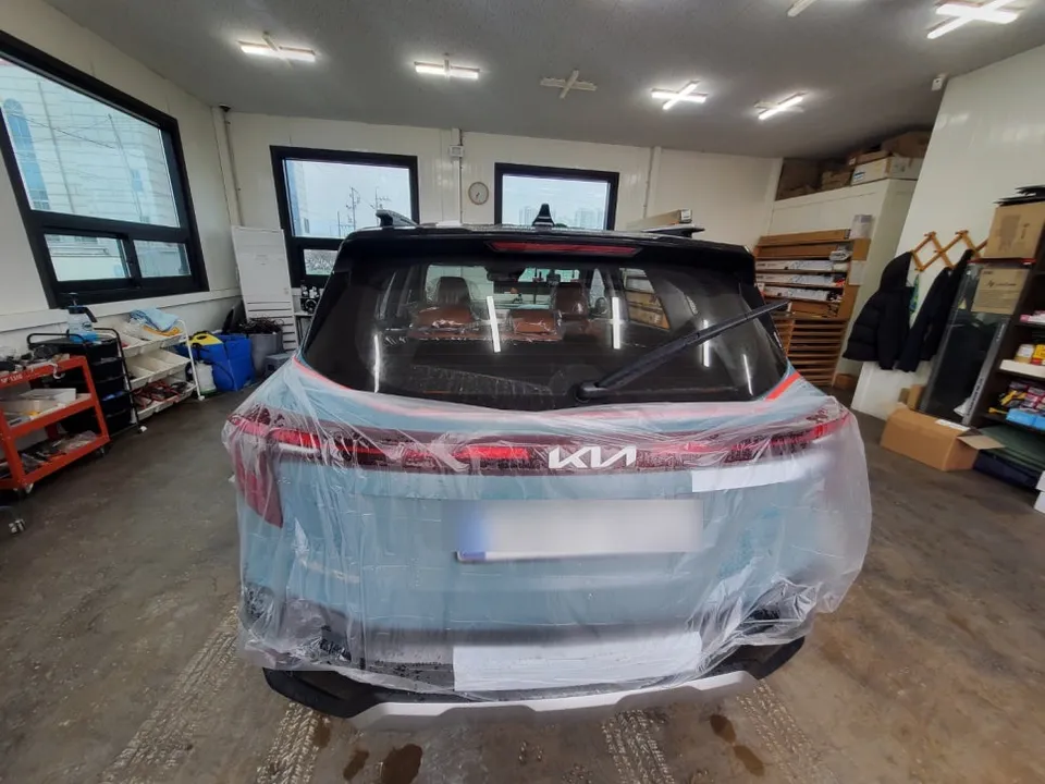 Kia Seltosのカーフィルム施工事例|費用目安・仕上がり 施工写真 1-2