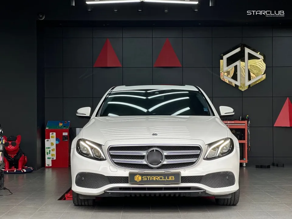 Mercedes-Benz Eクラスのカーラッピング事例｜費用目安・仕上がり 施工写真 2-1