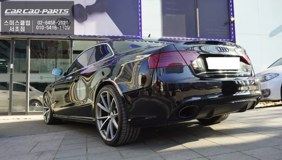 Audi RS5のAndroid Auto・CarPlay取付事例 施工写真 3-2