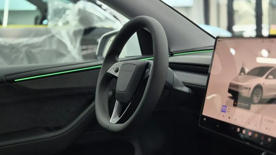Tesla Model Y PPF施工事例:費用目安と仕上がり 施工写真 2-1