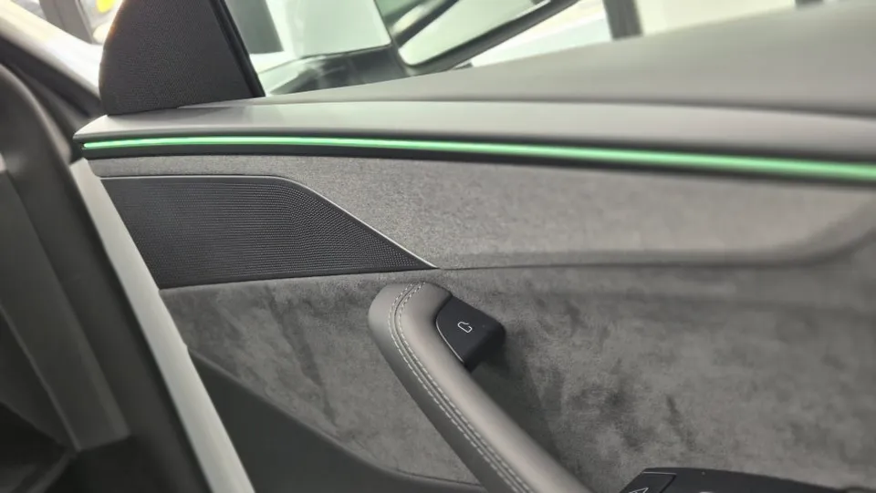 Tesla Model Y PPF施工事例:費用目安と仕上がり 施工写真 3-1